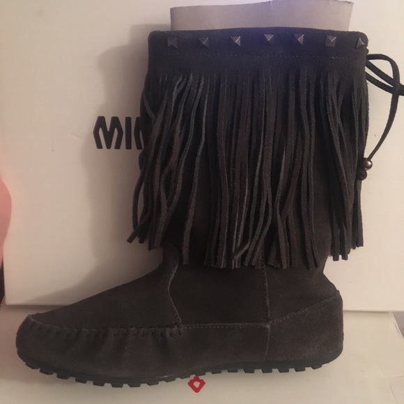 NEW Minnetonka 6 Leather Studded Fringe Calf Boot - Picture 2 of 7
